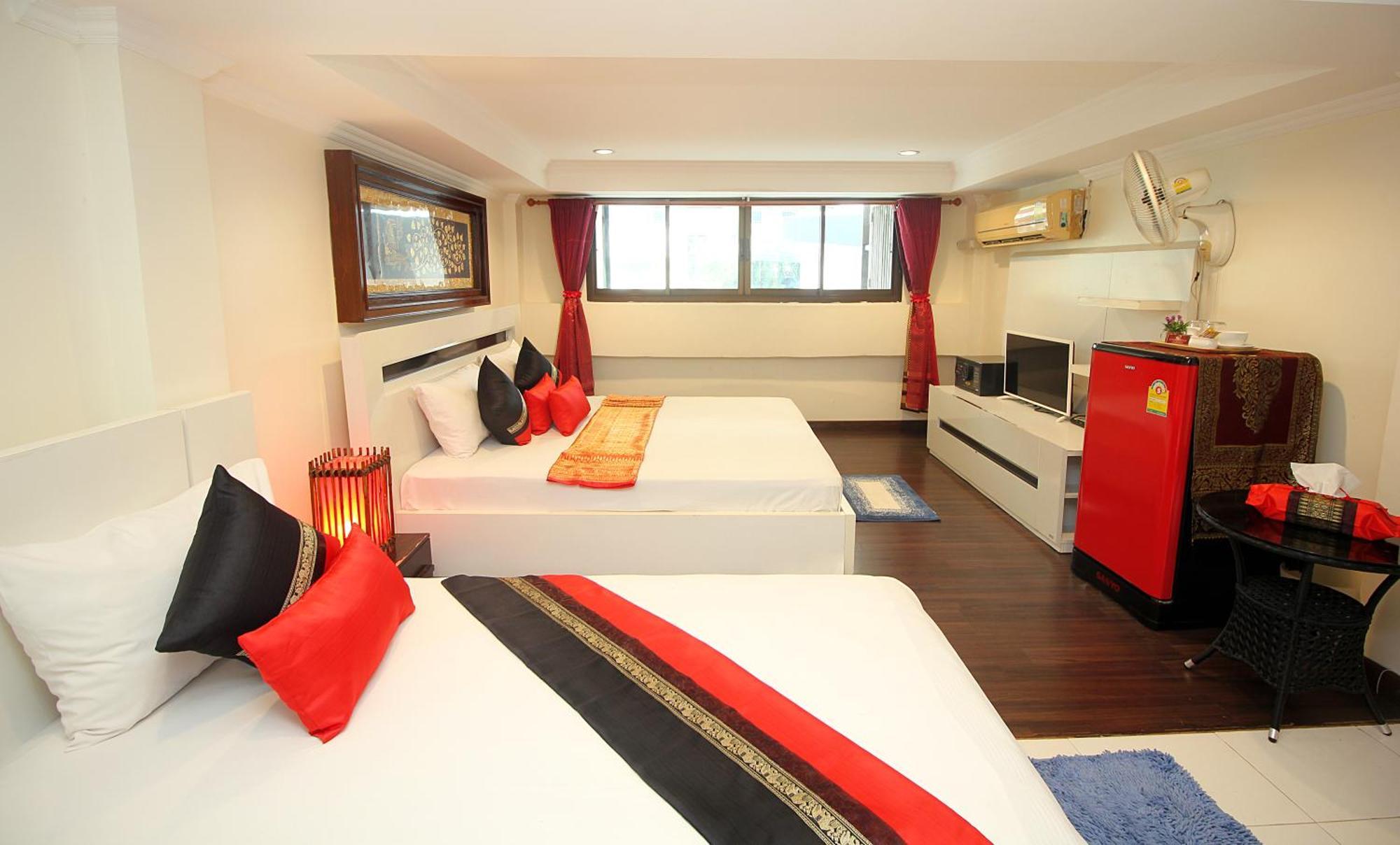 สกายซิลค์ เดคคอเรชั่น เฮาส์ Hotel Patong ภายนอก รูปภาพ